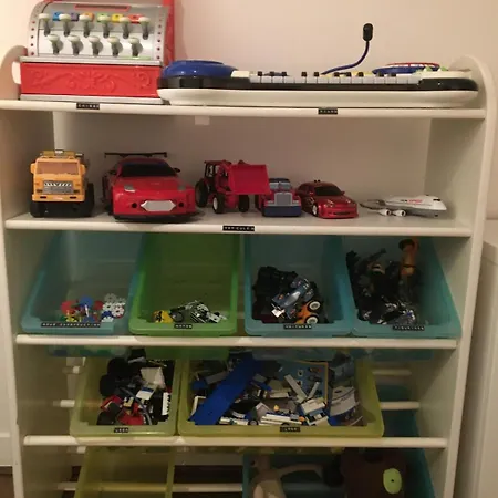 La Farandole, Coastal Family *