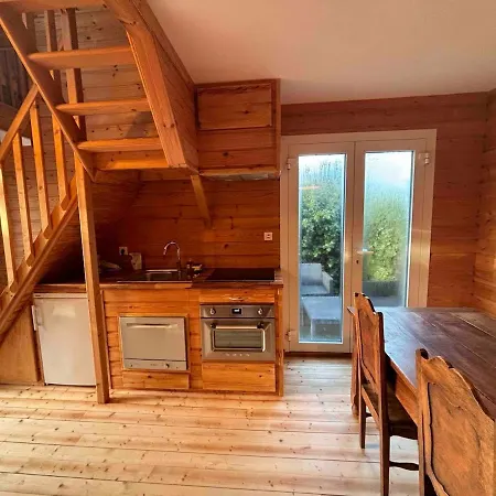 La Farandole, Coastal Family *