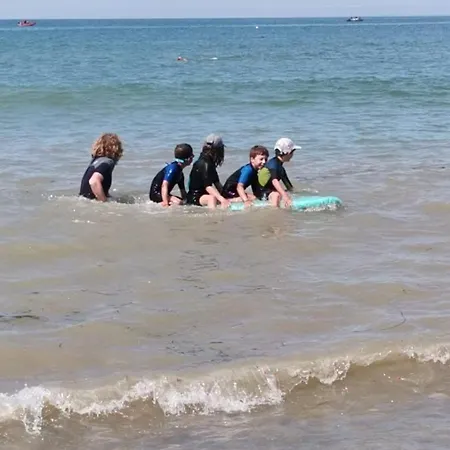 La Farandole, Coastal Family
