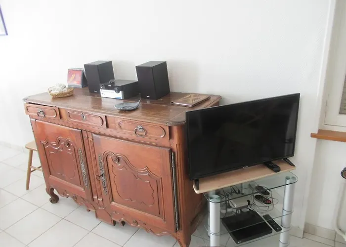 La Farandole, Coastal Family