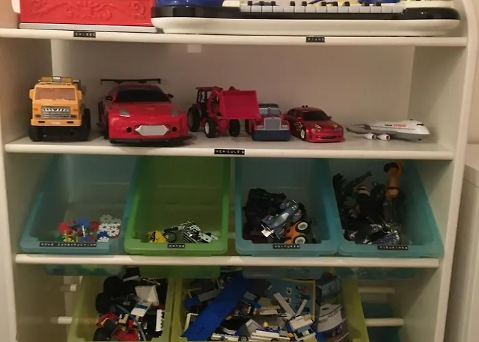 La Farandole, Coastal Family *