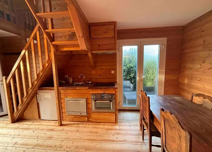 La Farandole, Coastal Family *