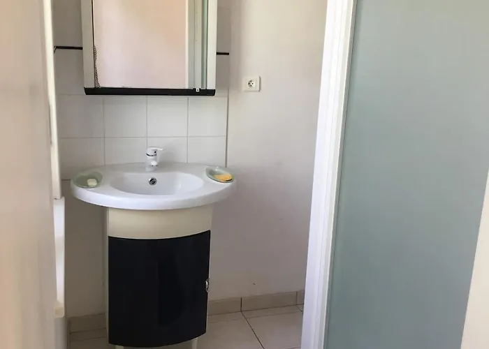 La Farandole, Coastal Family