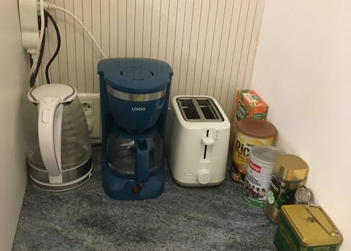 La Farandole, Coastal Family *